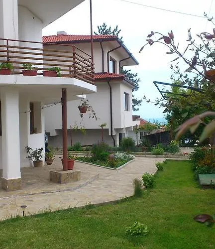 Konukevi Petrovi *